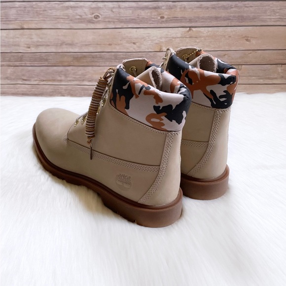 Timberland Men’s Classic 6 Inch Waterproof Light Beige Boots - Picture 2 of 7